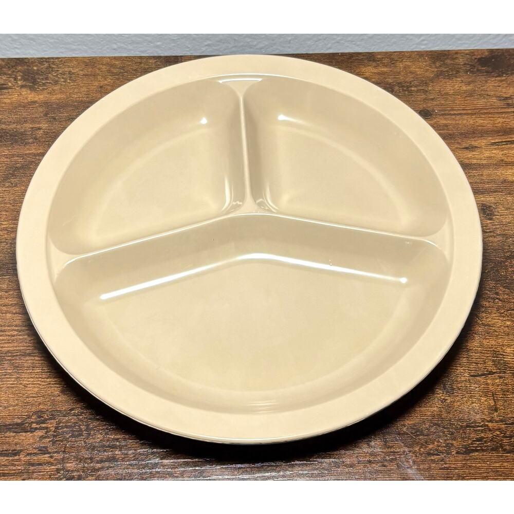 Vintage  Anchor Hocking 9.25" Divided MicroWare Plates PM 486 TI